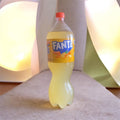 Fanta Algérie, Saveur Ananas, Boisson Gazeuse Rafraîchissante, 2L, pack minimum de 4 bouteilles