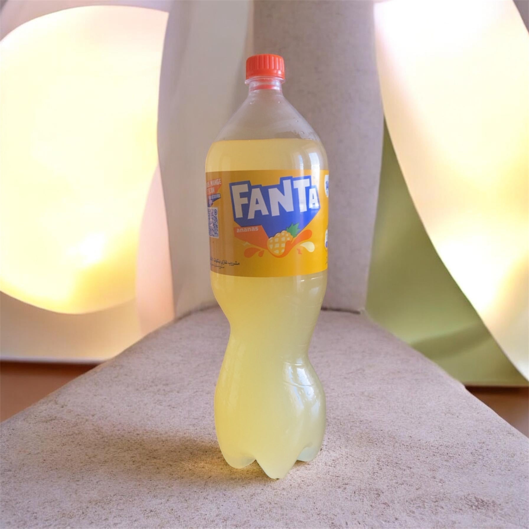 Fanta Algérie, Saveur Ananas, Boisson Gazeuse Rafraîchissante, 2L, pack minimum de 4 bouteilles